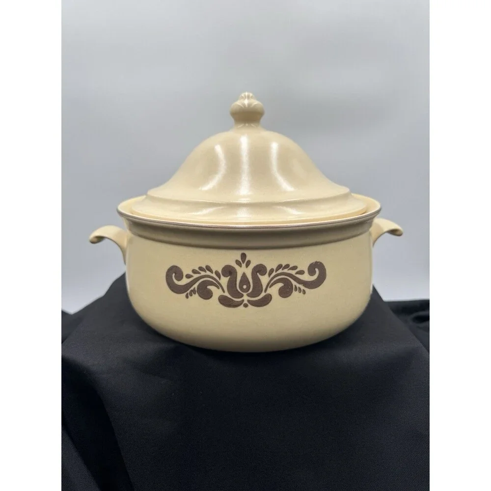 Vtg Pfaltzgraff VILLAGE 2 QT Round Covered Casserole Bowl Dish Brown Cream USA